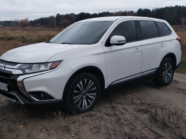 Белый Мицубиси Аутлендер, объемом двигателя 2.4 л и пробегом 122 тыс. км за 17400 $, фото 8 на Automoto.ua