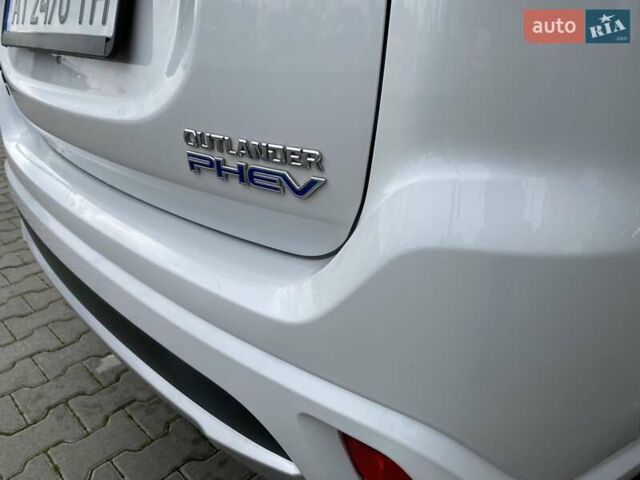 Білий Міцубісі Аутлендер, об'ємом двигуна 2 л та пробігом 118 тис. км за 17800 $, фото 24 на Automoto.ua