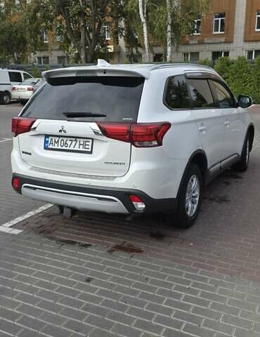 Мицубиси Аутлендер 2018 в Житомире на Automoto.ua Белый Мицубиси Аутлендер, объемом двигателя 2.36 л и пробегом 282 тыс. км за 15500 $, фото 11 на Automoto.ua