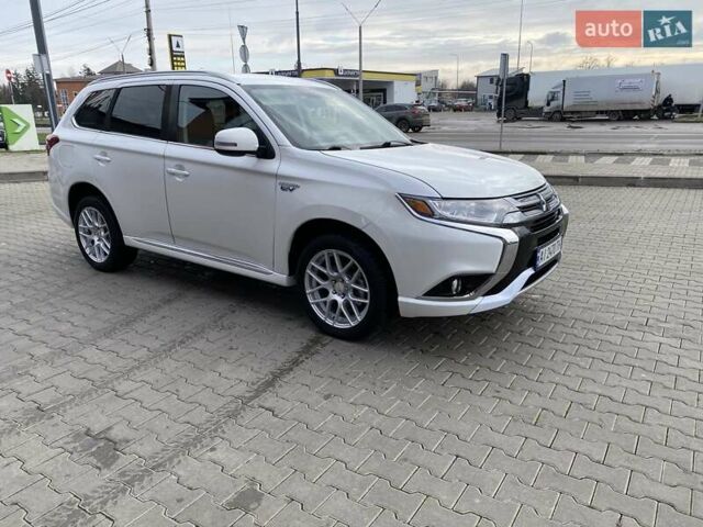 Білий Міцубісі Аутлендер, об'ємом двигуна 2 л та пробігом 118 тис. км за 17800 $, фото 65 на Automoto.ua