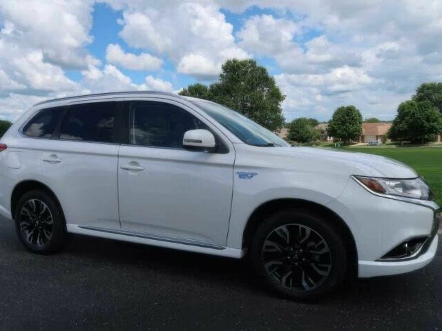 Білий Міцубісі Аутлендер, об'ємом двигуна 2 л та пробігом 40 тис. км за 15000 $, фото 2 на Automoto.ua