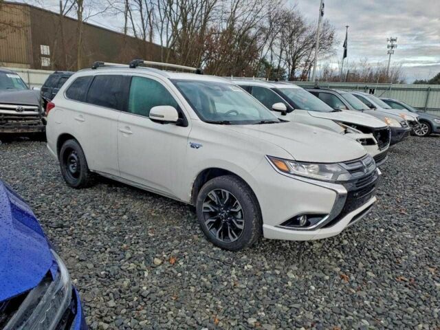 Белый Мицубиси Аутлендер, объемом двигателя 2 л и пробегом 73 тыс. км за 4000 $, фото 4 на Automoto.ua