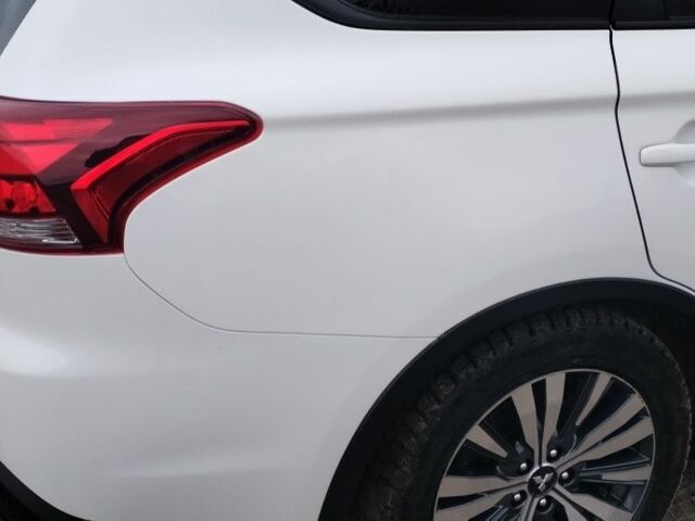 Белый Мицубиси Аутлендер, объемом двигателя 2.4 л и пробегом 122 тыс. км за 17400 $, фото 13 на Automoto.ua