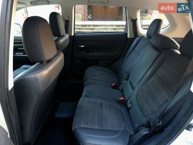 Білий Міцубісі Аутлендер, об'ємом двигуна 2 л та пробігом 177 тис. км за 19850 $, фото 33 на Automoto.ua