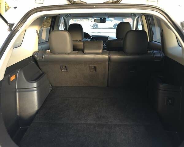 Мицубиси Аутлендер 2018 в Львове на Automoto.ua Белый Мицубиси Аутлендер, объемом двигателя 2 л и пробегом 177 тыс. км за 19950 $, фото 34 на Automoto.ua