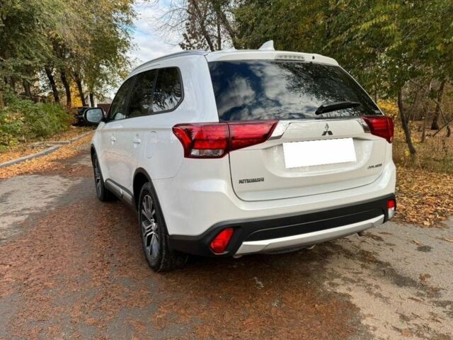 Мицубиси Аутлендер 2018 в Киеве на Automoto.ua Белый Мицубиси Аутлендер, объемом двигателя 2.4 л и пробегом 98 тыс. км за 12000 $, фото 6 на Automoto.ua