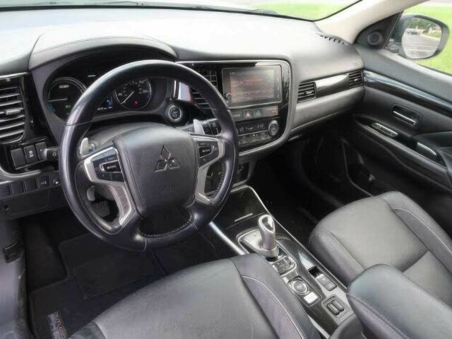 Белый Мицубиси Аутлендер, объемом двигателя 2 л и пробегом 46 тыс. км за 8600 $, фото 8 на Automoto.ua