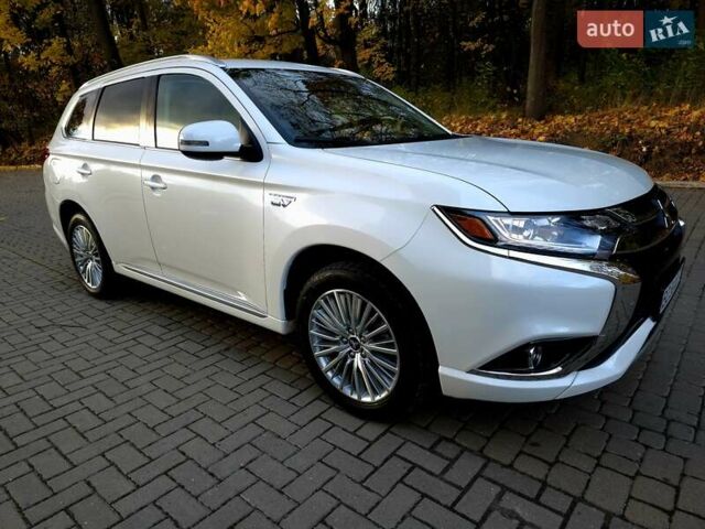 Мицубиси Аутлендер 2018 в Львове на Automoto.ua Белый Мицубиси Аутлендер, объемом двигателя 2 л и пробегом 177 тыс. км за 19950 $, фото 19 на Automoto.ua