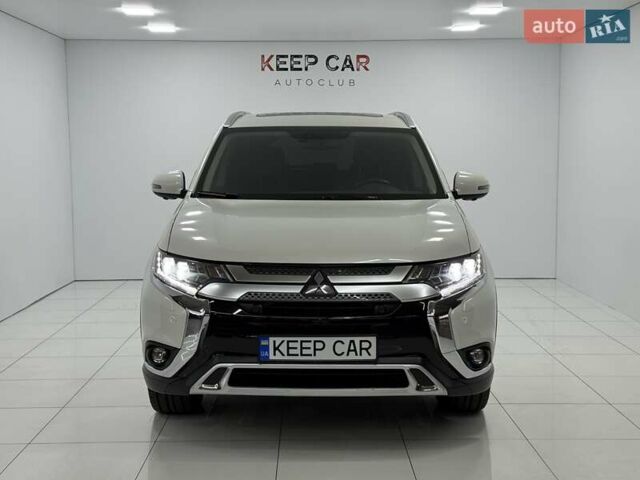 Белый Мицубиси Аутлендер, объемом двигателя 2.36 л и пробегом 112 тыс. км за 21900 $, фото 10 на Automoto.ua