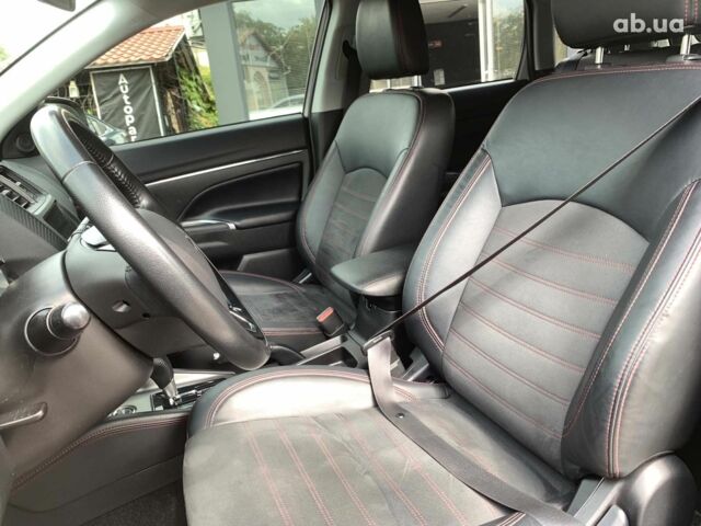 Білий Міцубісі Аутлендер, об'ємом двигуна 2.4 л та пробігом 101 тис. км за 14990 $, фото 21 на Automoto.ua