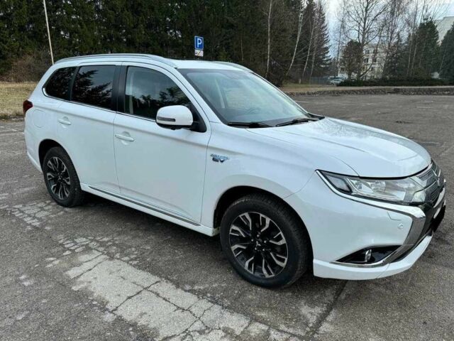 Білий Міцубісі Аутлендер, об'ємом двигуна 0 л та пробігом 130 тис. км за 17000 $, фото 1 на Automoto.ua