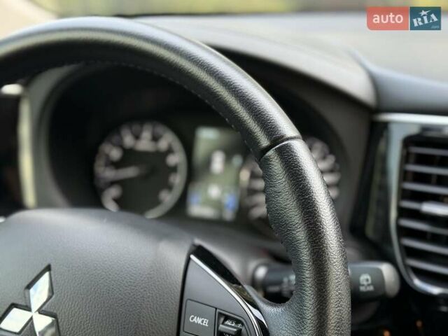 Белый Мицубиси Аутлендер, объемом двигателя 2 л и пробегом 45 тыс. км за 20200 $, фото 68 на Automoto.ua