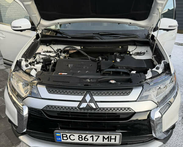 Белый Мицубиси Аутлендер, объемом двигателя 2.4 л и пробегом 91 тыс. км за 19199 $, фото 28 на Automoto.ua