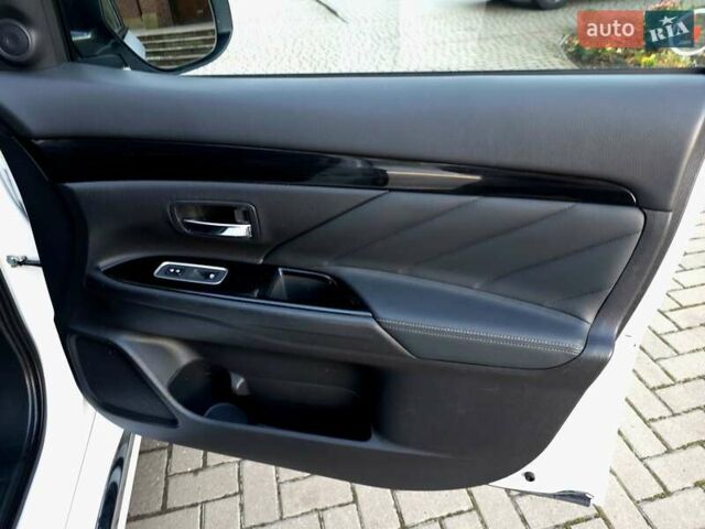 Мицубиси Аутлендер 2018 в Львове на Automoto.ua Белый Мицубиси Аутлендер, объемом двигателя 2 л и пробегом 177 тыс. км за 19950 $, фото 30 на Automoto.ua