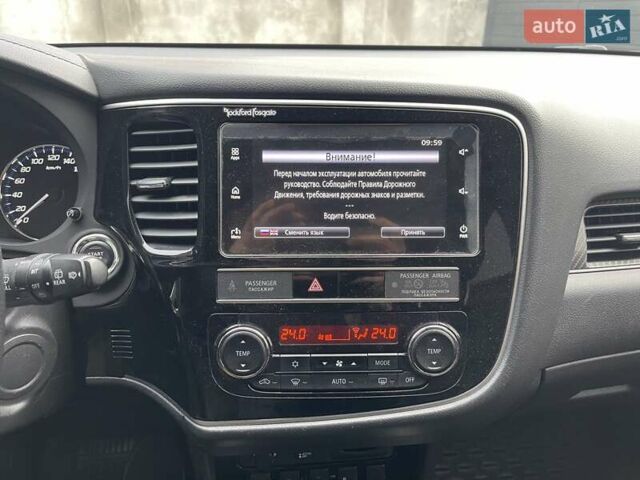 Белый Мицубиси Аутлендер, объемом двигателя 2.36 л и пробегом 112 тыс. км за 21500 $, фото 20 на Automoto.ua