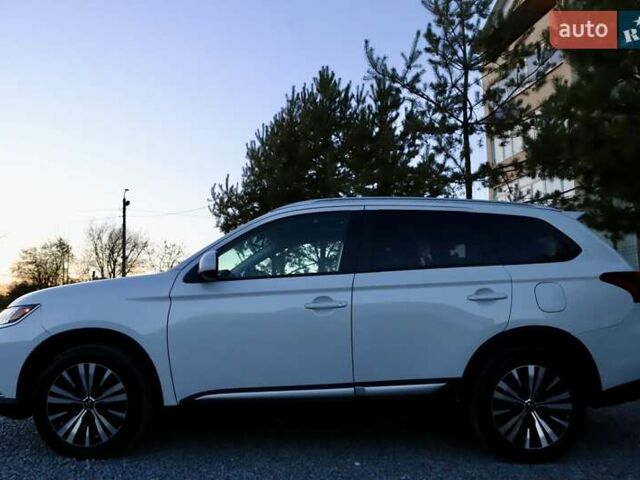 Міцубісі Аутлендер 2018 у Дрогобичі на Automoto.ua Білий Міцубісі Аутлендер, об'ємом двигуна 2.4 л та пробігом 59 тис. км за 17999 $, фото 34 на Automoto.ua