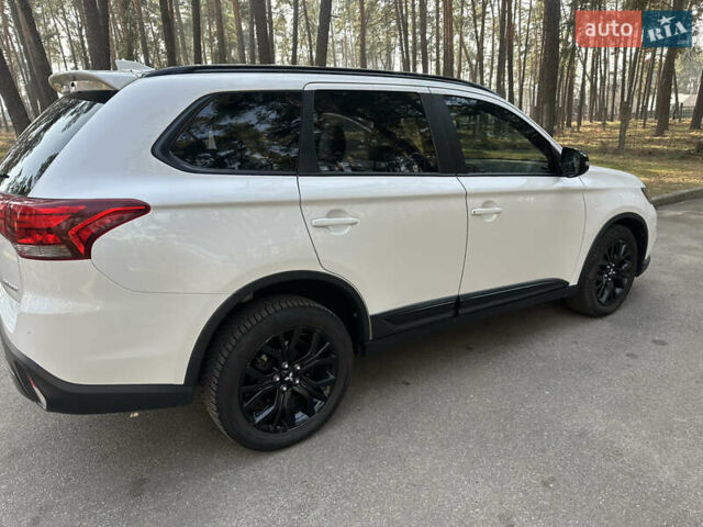 Белый Мицубиси Аутлендер, объемом двигателя 2.36 л и пробегом 114 тыс. км за 16999 $, фото 3 на Automoto.ua