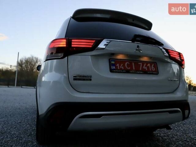 Міцубісі Аутлендер 2018 у Дрогобичі на Automoto.ua Білий Міцубісі Аутлендер, об'ємом двигуна 2.4 л та пробігом 59 тис. км за 17999 $, фото 42 на Automoto.ua