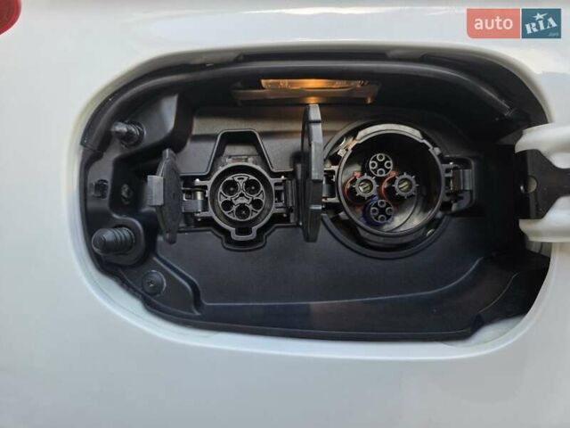 Білий Міцубісі Аутлендер, об'ємом двигуна 2 л та пробігом 177 тис. км за 19850 $, фото 37 на Automoto.ua