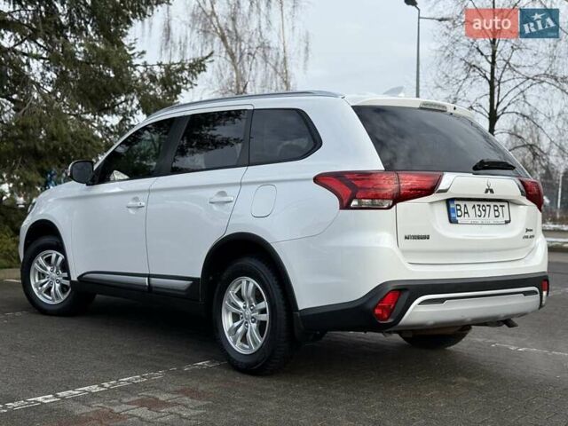 Белый Мицубиси Аутлендер, объемом двигателя 2 л и пробегом 45 тыс. км за 20200 $, фото 15 на Automoto.ua