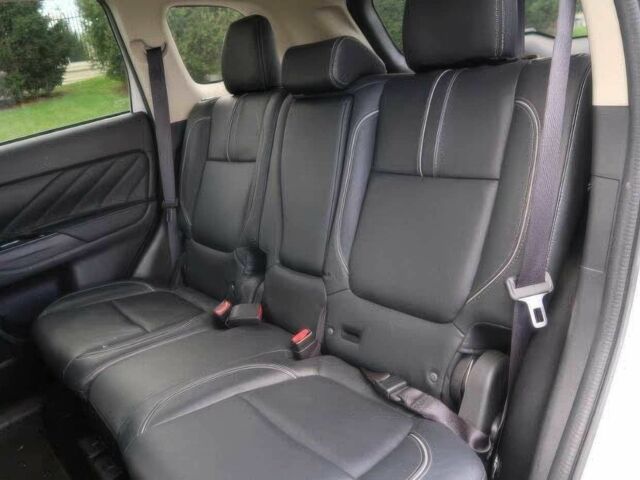 Білий Міцубісі Аутлендер, об'ємом двигуна 2 л та пробігом 30 тис. км за 7500 $, фото 18 на Automoto.ua