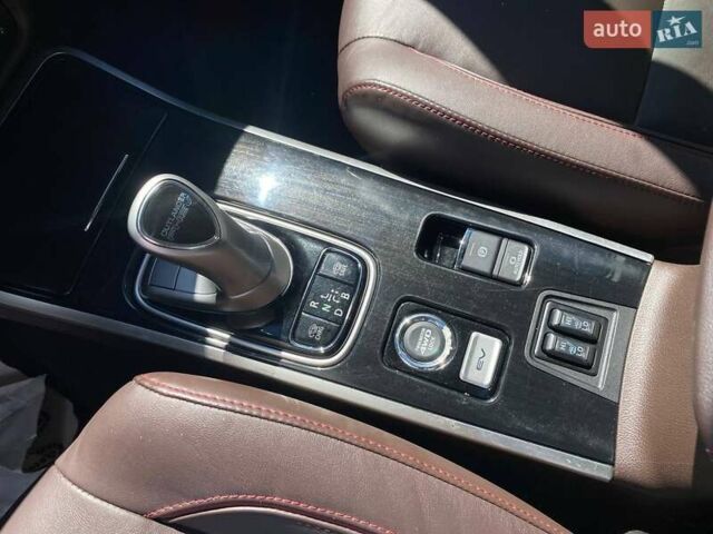 Белый Мицубиси Аутлендер, объемом двигателя 2 л и пробегом 225 тыс. км за 17900 $, фото 18 на Automoto.ua