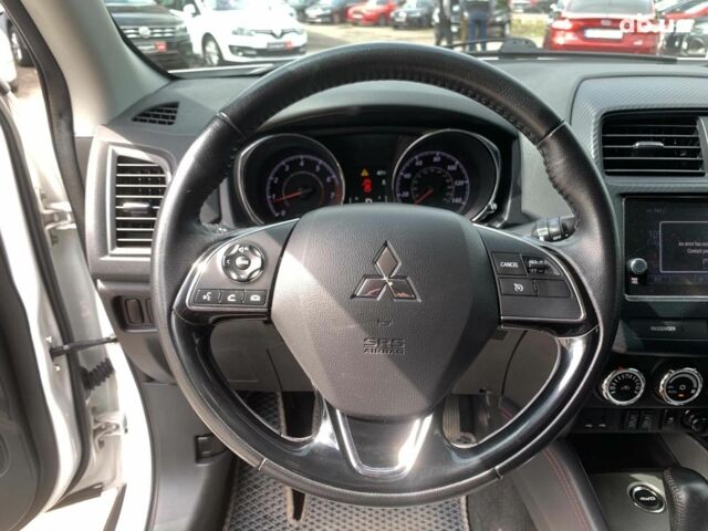 Білий Міцубісі Аутлендер, об'ємом двигуна 2.4 л та пробігом 101 тис. км за 14990 $, фото 28 на Automoto.ua