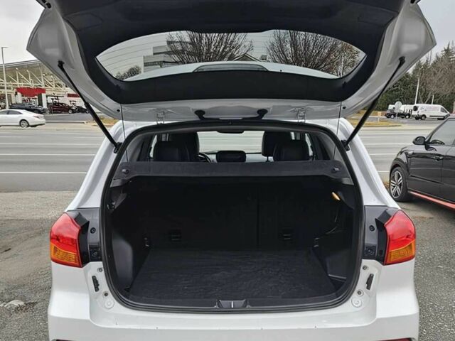 Білий Міцубісі Аутлендер, об'ємом двигуна 2.4 л та пробігом 30 тис. км за 10500 $, фото 11 на Automoto.ua