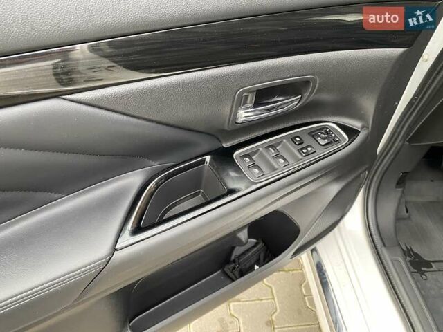 Білий Міцубісі Аутлендер, об'ємом двигуна 2 л та пробігом 118 тис. км за 17800 $, фото 20 на Automoto.ua