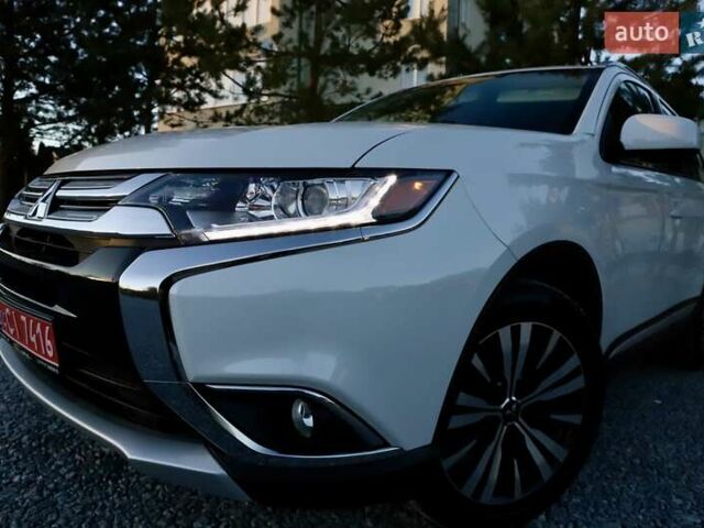 Міцубісі Аутлендер 2018 у Дрогобичі на Automoto.ua Білий Міцубісі Аутлендер, об'ємом двигуна 2.4 л та пробігом 59 тис. км за 17999 $, фото 20 на Automoto.ua