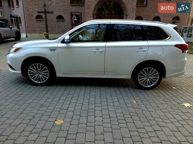 Білий Міцубісі Аутлендер, об'ємом двигуна 2 л та пробігом 177 тис. км за 19850 $, фото 14 на Automoto.ua