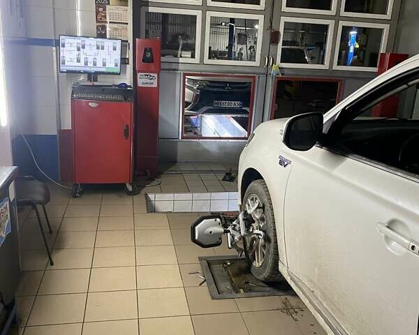 Білий Міцубісі Аутлендер, об'ємом двигуна 2 л та пробігом 118 тис. км за 17800 $, фото 73 на Automoto.ua