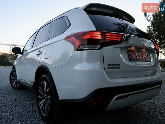 Міцубісі Аутлендер 2018 у Дрогобичі на Automoto.ua Білий Міцубісі Аутлендер, об'ємом двигуна 2.4 л та пробігом 59 тис. км за 17999 $, фото 39 на Automoto.ua