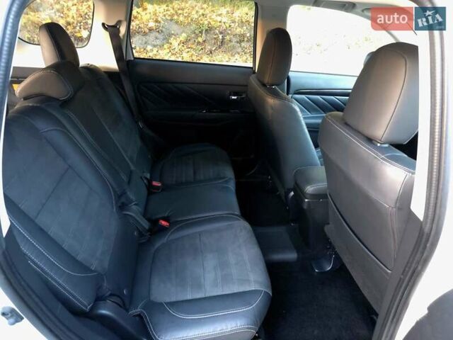 Мицубиси Аутлендер 2018 в Львове на Automoto.ua Белый Мицубиси Аутлендер, объемом двигателя 2 л и пробегом 177 тыс. км за 19950 $, фото 32 на Automoto.ua