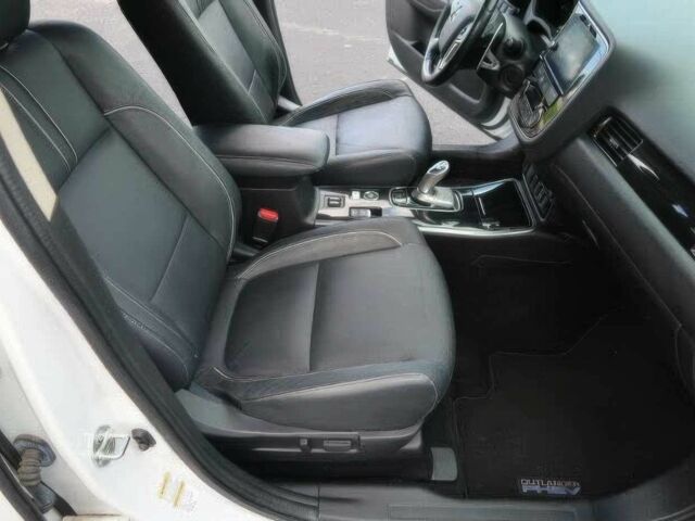 Білий Міцубісі Аутлендер, об'ємом двигуна 2 л та пробігом 44 тис. км за 12500 $, фото 11 на Automoto.ua