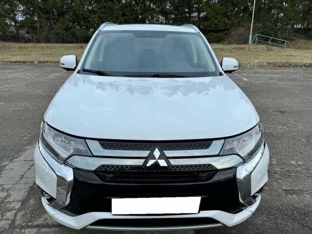 Білий Міцубісі Аутлендер, об'ємом двигуна 0 л та пробігом 130 тис. км за 17000 $, фото 7 на Automoto.ua