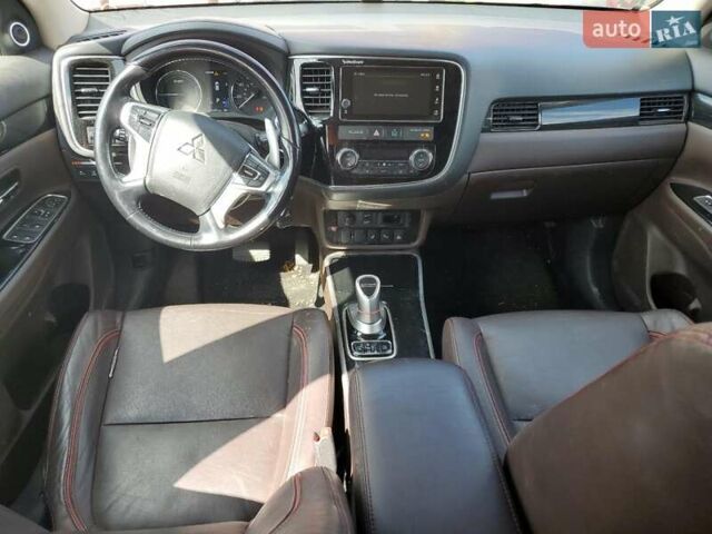 Білий Міцубісі Аутлендер, об'ємом двигуна 2 л та пробігом 91 тис. км за 3000 $, фото 6 на Automoto.ua