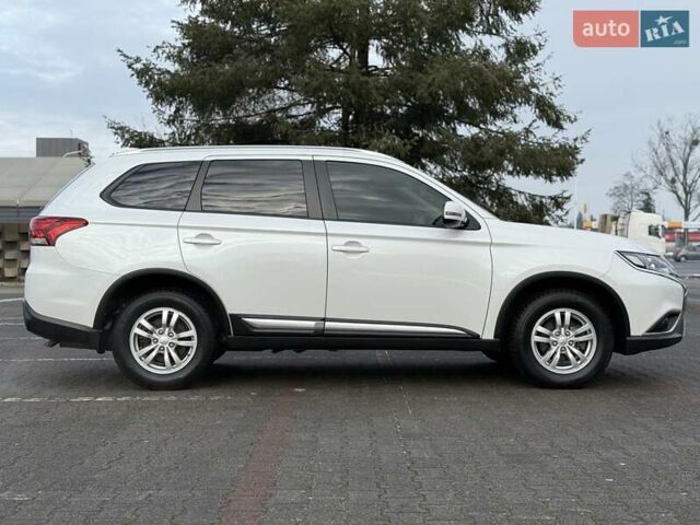 Белый Мицубиси Аутлендер, объемом двигателя 2 л и пробегом 45 тыс. км за 20200 $, фото 24 на Automoto.ua