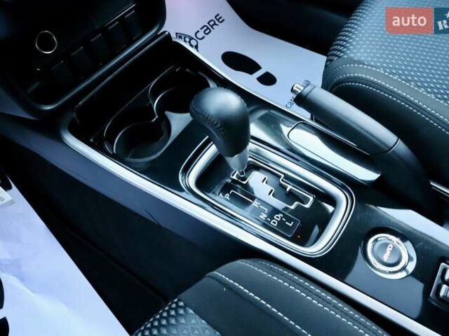 Міцубісі Аутлендер 2018 у Дрогобичі на Automoto.ua Білий Міцубісі Аутлендер, об'ємом двигуна 2.4 л та пробігом 59 тис. км за 17999 $, фото 65 на Automoto.ua