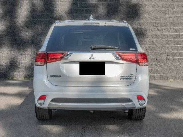 Белый Мицубиси Аутлендер, объемом двигателя 2 л и пробегом 89 тыс. км за 8500 $, фото 4 на Automoto.ua