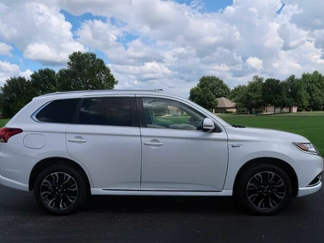 Білий Міцубісі Аутлендер, об'ємом двигуна 2 л та пробігом 43 тис. км за 5000 $, фото 7 на Automoto.ua