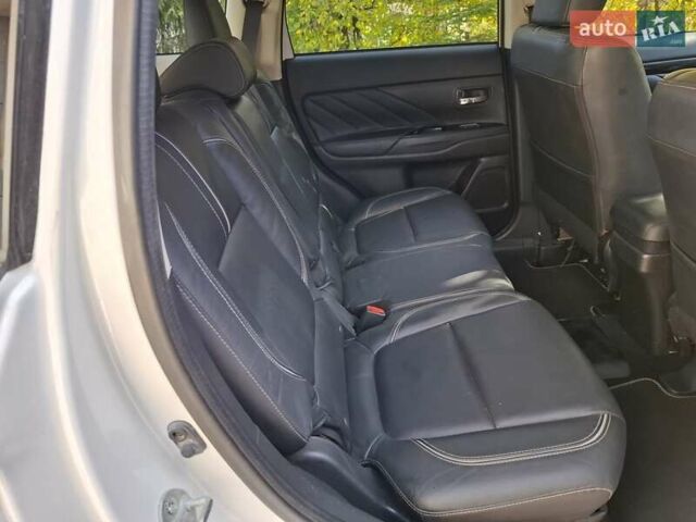 Мицубиси Аутлендер 2018 в Тернополе на Automoto.ua Белый Мицубиси Аутлендер, объемом двигателя 2 л и пробегом 96 тыс. км за 18900 $, фото 12 на Automoto.ua