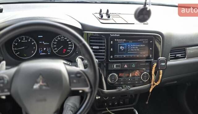 Мицубиси Аутлендер 2018 в Житомире на Automoto.ua Белый Мицубиси Аутлендер, объемом двигателя 2.36 л и пробегом 282 тыс. км за 15500 $, фото 13 на Automoto.ua