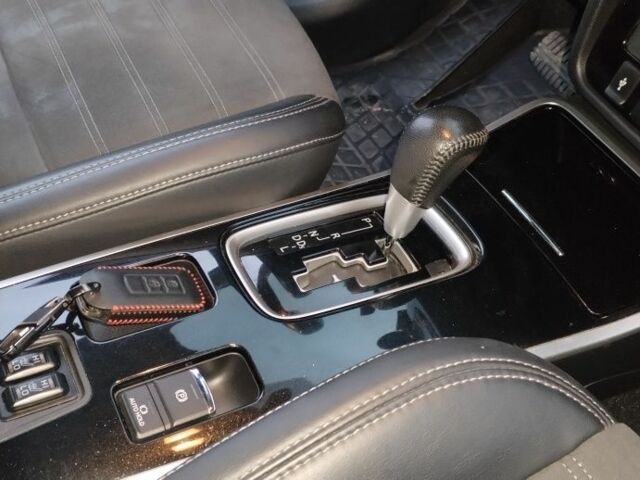 Белый Мицубиси Аутлендер, объемом двигателя 2.4 л и пробегом 122 тыс. км за 17400 $, фото 21 на Automoto.ua