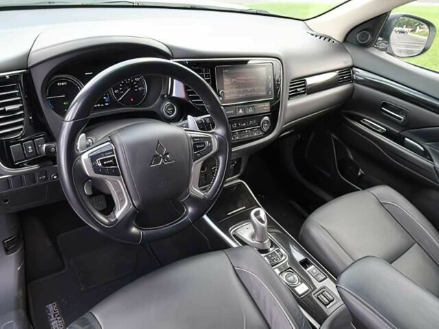 Білий Міцубісі Аутлендер, об'ємом двигуна 2 л та пробігом 43 тис. км за 5000 $, фото 9 на Automoto.ua