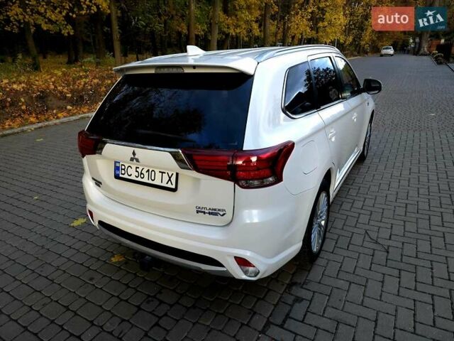 Мицубиси Аутлендер 2018 в Львове на Automoto.ua Белый Мицубиси Аутлендер, объемом двигателя 2 л и пробегом 177 тыс. км за 19950 $, фото 3 на Automoto.ua