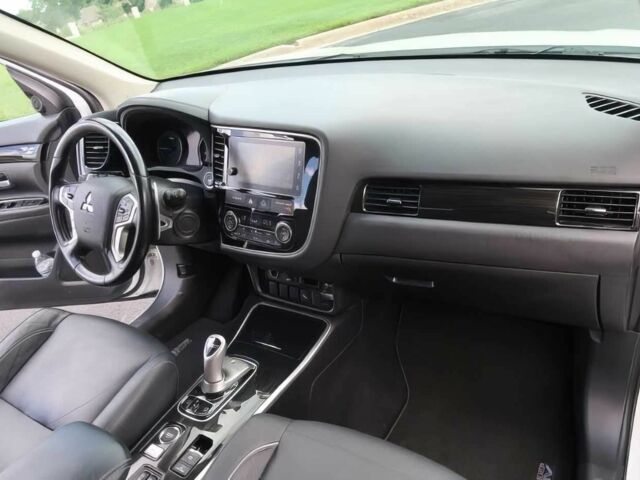 Белый Мицубиси Аутлендер, объемом двигателя 2 л и пробегом 50 тыс. км за 11699 $, фото 9 на Automoto.ua