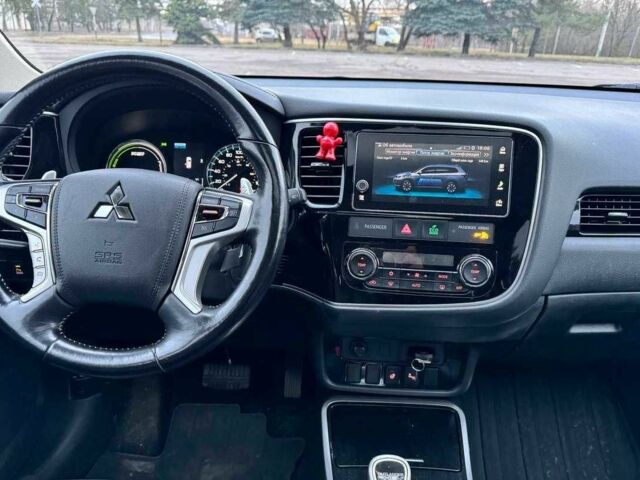 Білий Міцубісі Аутлендер, об'ємом двигуна 0 л та пробігом 130 тис. км за 17000 $, фото 10 на Automoto.ua