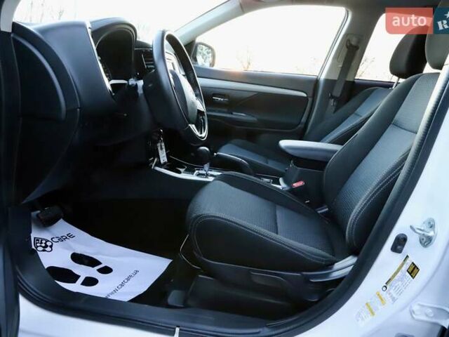 Міцубісі Аутлендер 2018 у Дрогобичі на Automoto.ua Білий Міцубісі Аутлендер, об'ємом двигуна 2.4 л та пробігом 59 тис. км за 17999 $, фото 61 на Automoto.ua