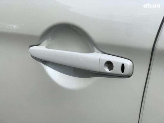 Білий Міцубісі Аутлендер, об'ємом двигуна 2.4 л та пробігом 101 тис. км за 14990 $, фото 14 на Automoto.ua